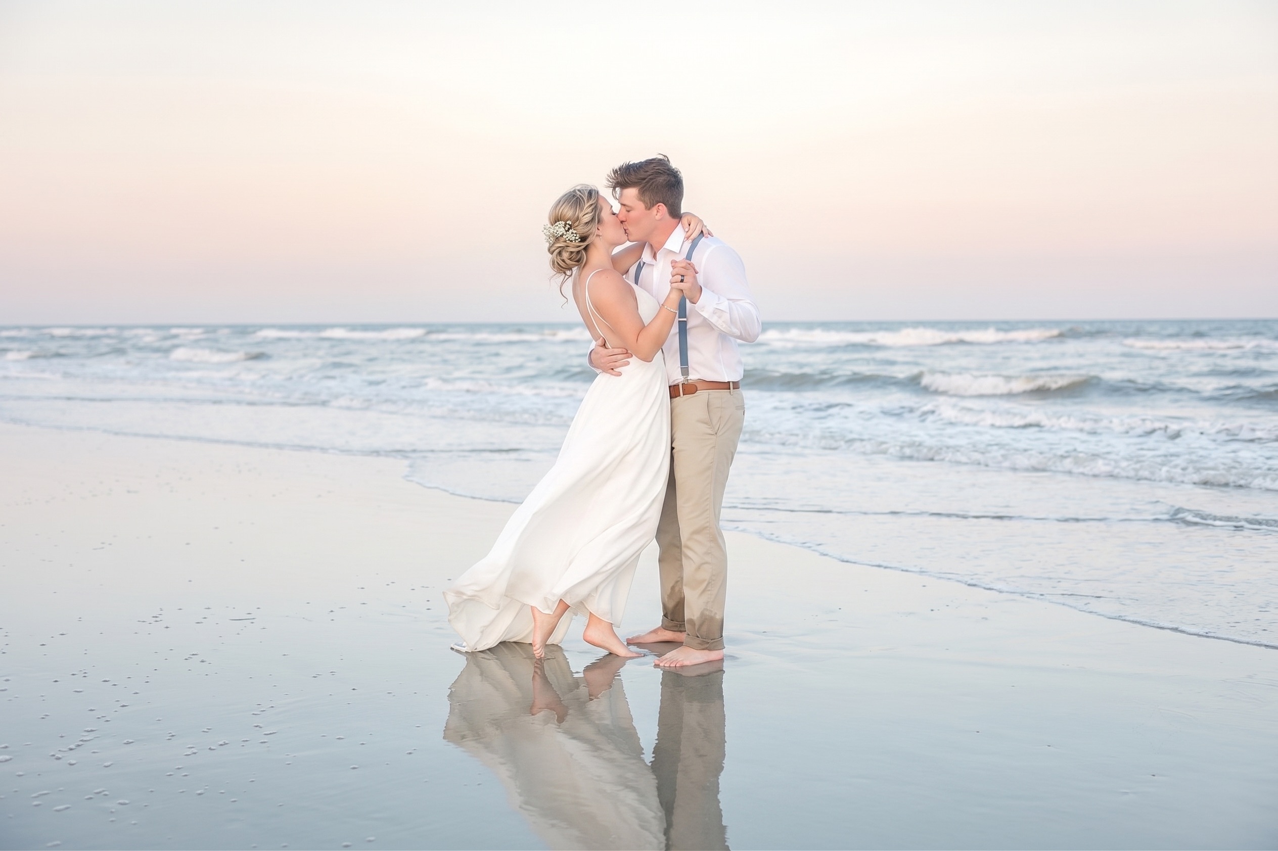 Elopement wedding ceremony on the beach